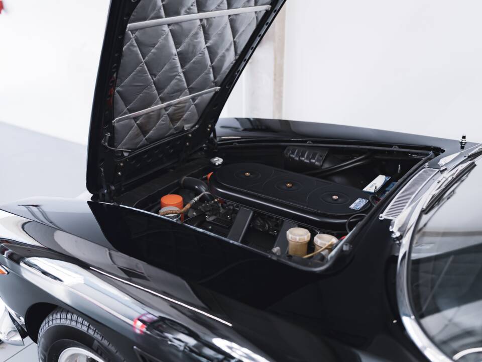 Image 3/100 of Ferrari 330 GT 2+2 (1965)