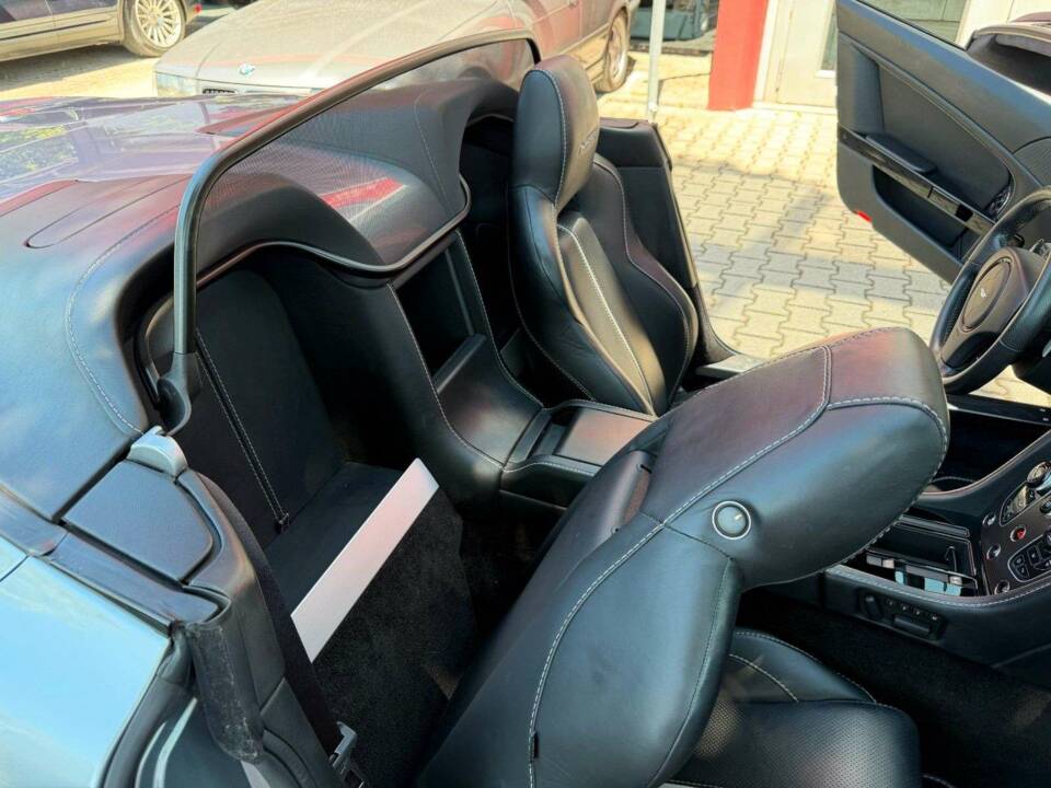 Image 29/43 of Aston Martin V8 Vantage S (2017)