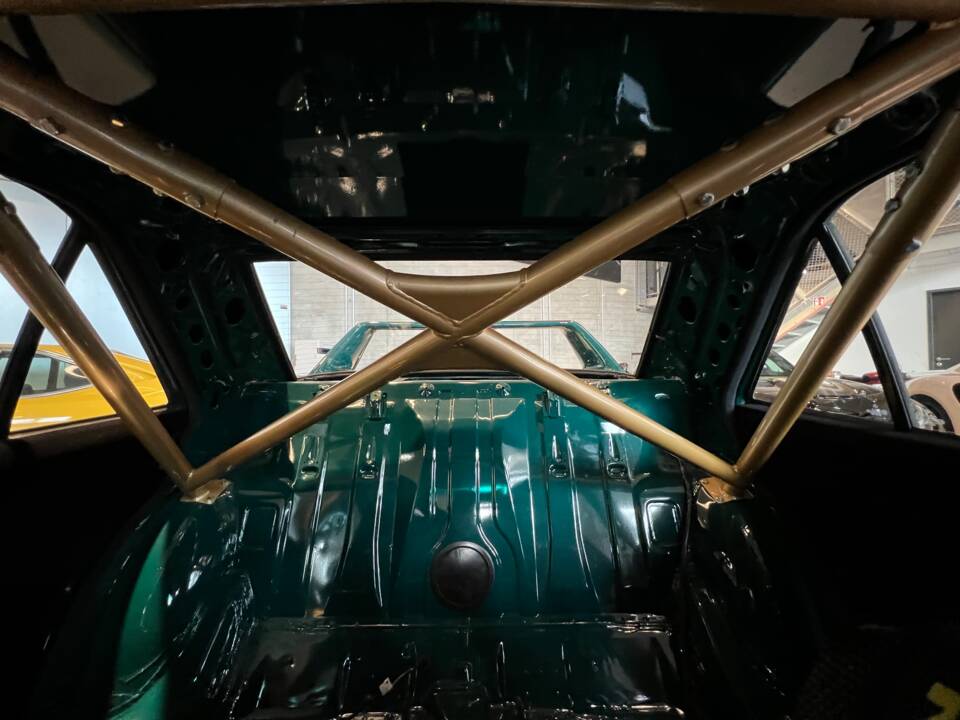 Image 21/27 of Mercedes-Benz 190 E 2.5-16 (1989)