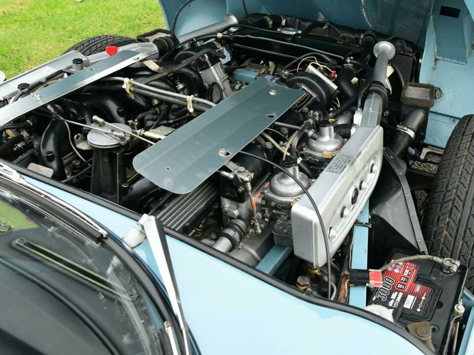 Image 34/50 de Jaguar E-Type V12 (2+2) (1972)