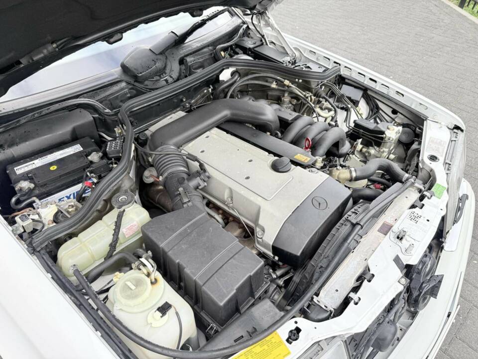 Imagen 27/41 de Mercedes-Benz E 320 (1995)