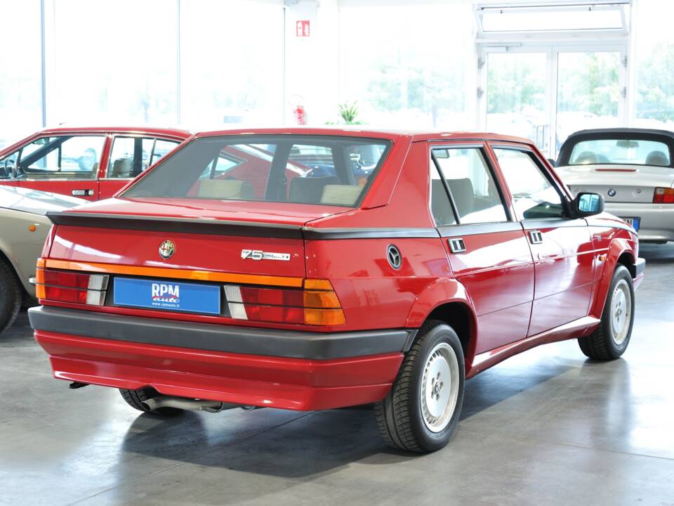 Bild 5/30 von Alfa Romeo 75 2.0 Twin Spark (1988)