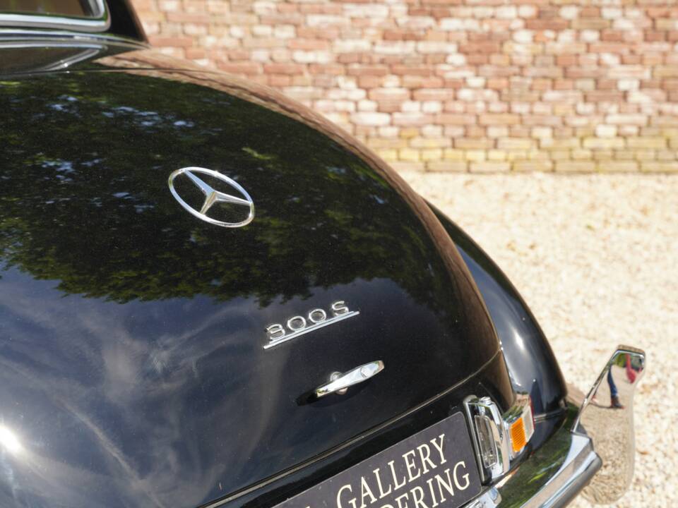 Image 14/50 of Mercedes-Benz 300 S (1953)