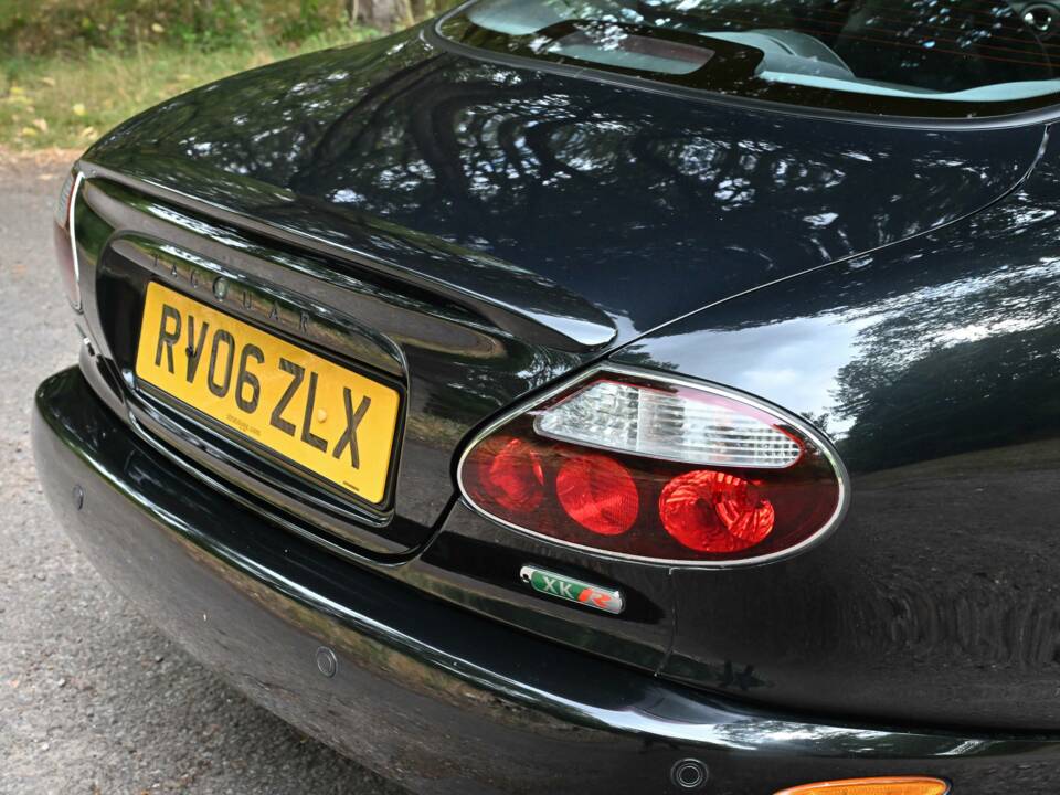 Image 23/50 of Jaguar XKR (2006)