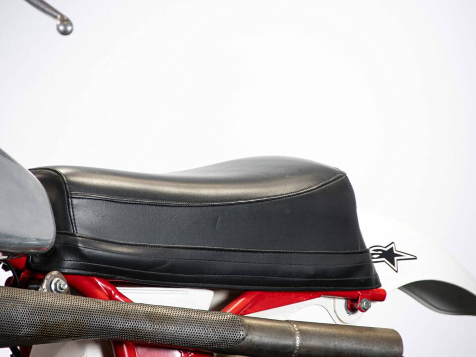 Image 44/50 of CZ 250 (1977)