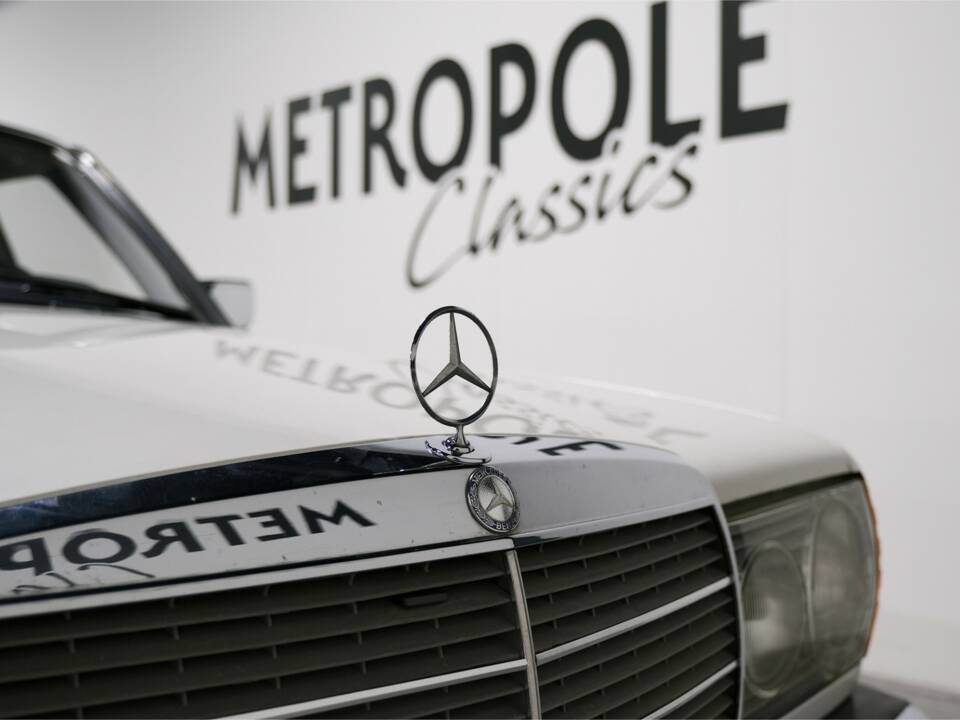 Imagen 9/27 de Mercedes-Benz 230 (1977)