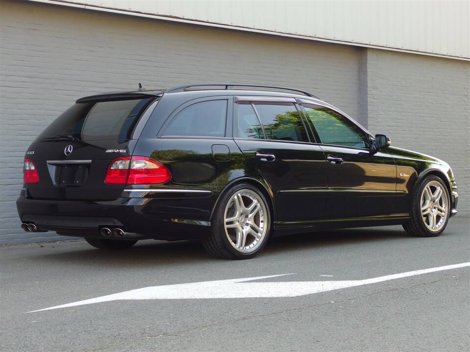 Image 3/98 of Mercedes-Benz E 63 AMG T (2008)