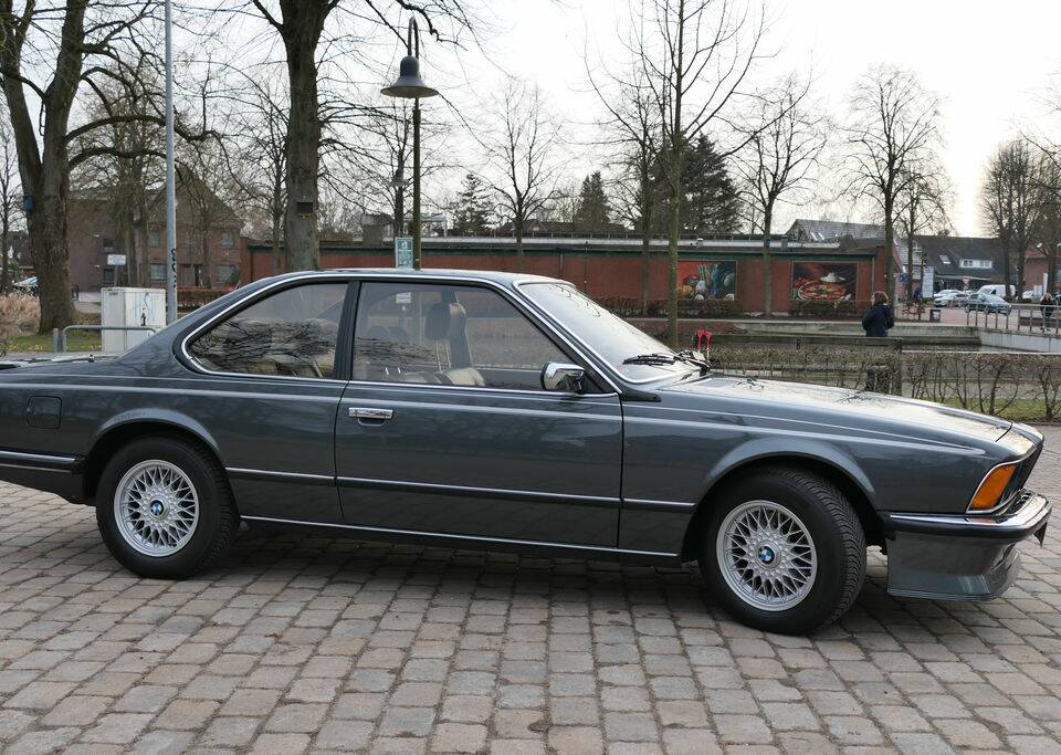 Bild 8/8 von BMW 635 CSi (1985)