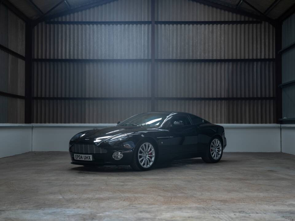 Image 22/50 de Aston Martin V12 Vanquish (2004)
