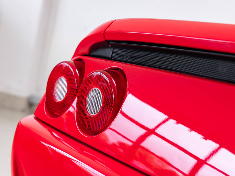 Bild 34/41 von Ferrari F 355 Berlinetta (1996)