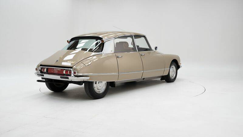 Image 2/15 of Citroën DS 21 (1970)