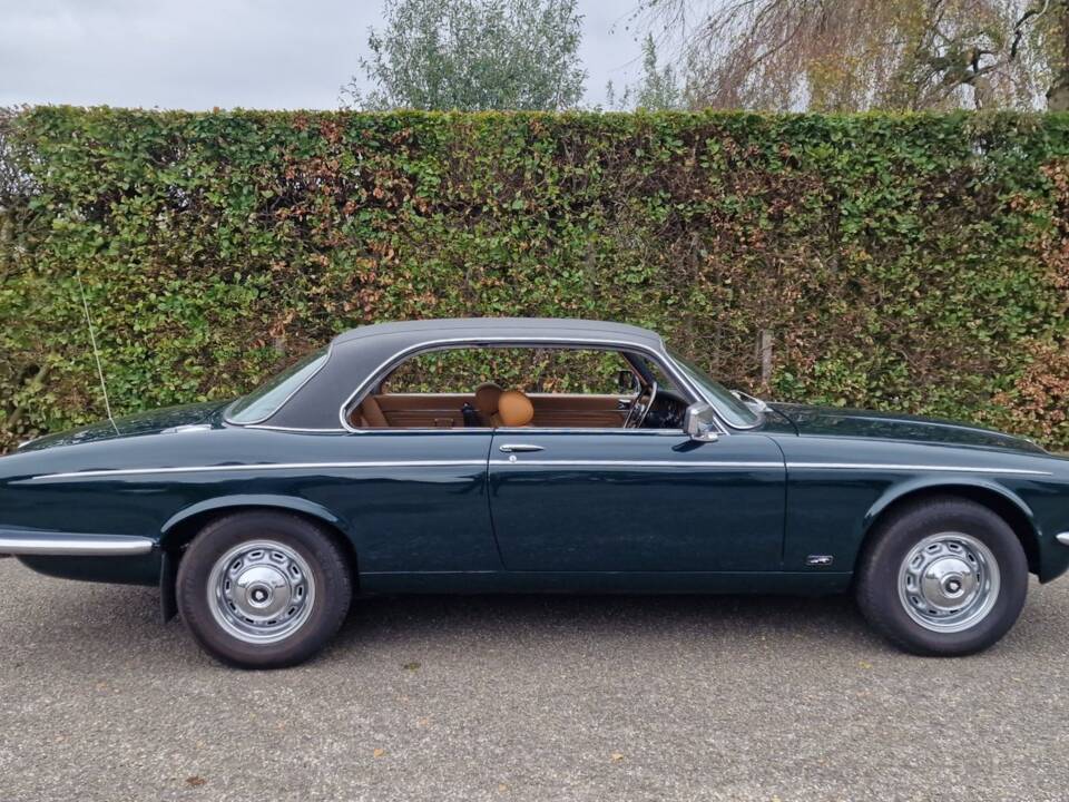 Image 8/30 of Jaguar XJ 6 C 4.2 (1976)