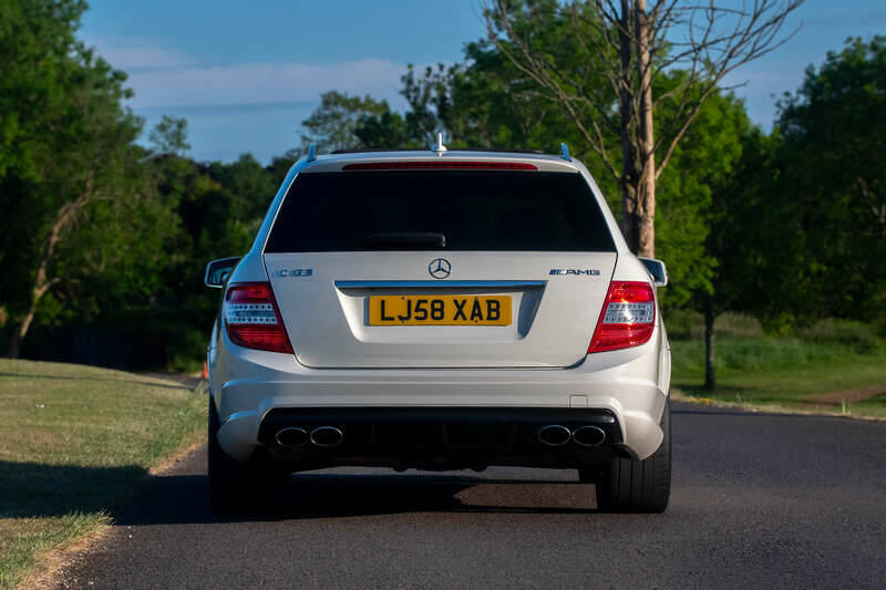 Immagine 20/50 di Mercedes-Benz C 63 AMG T (2009)