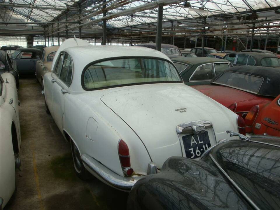 Image 4/9 de Jaguar S-Type 3.8 (1966)