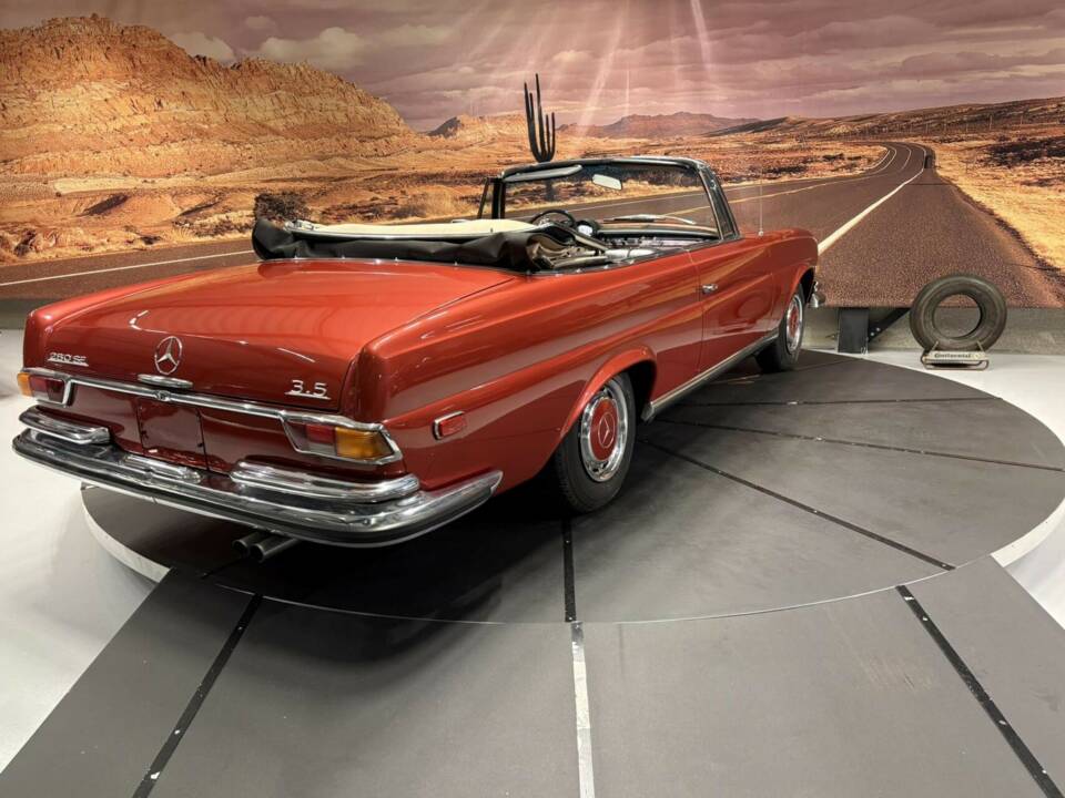 Image 12/49 de Mercedes-Benz 280 SE 3,5 (1971)