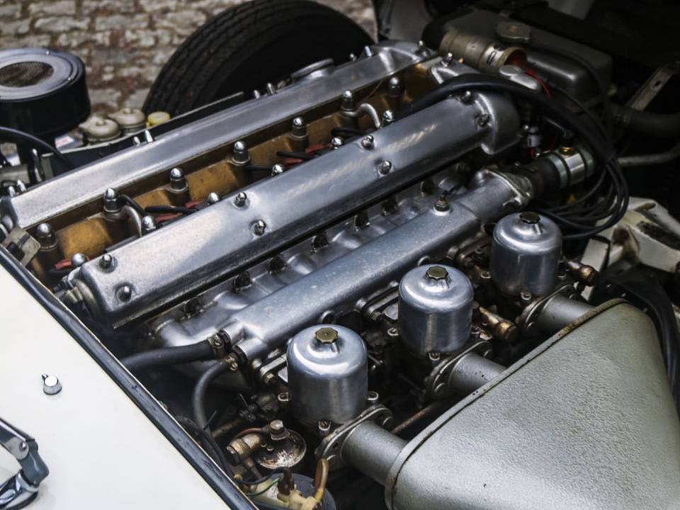 Image 31/32 of Jaguar Type E 4.2 (1966)