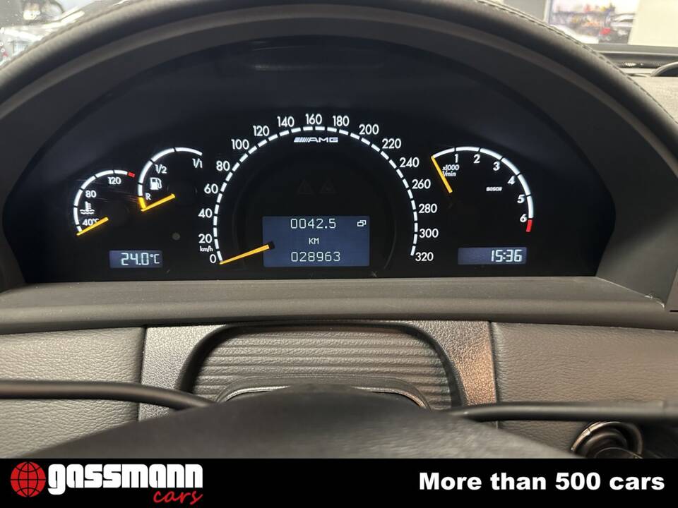 Immagine 11/15 di Mercedes-Benz CL 55 AMG (2001)