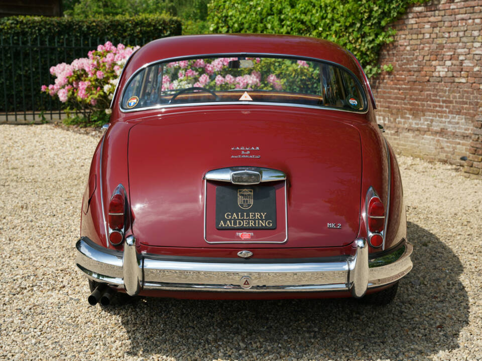 Image 14/50 of Jaguar Mk II 2.4 (1962)