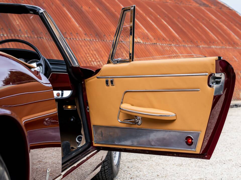 Image 17/51 of Maserati 3500 GTI Spyder Vignale (1963)