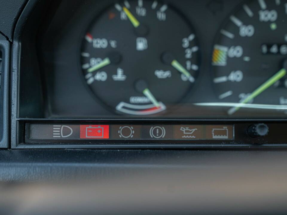 Imagen 49/50 de Mercedes-Benz 190 E (1988)