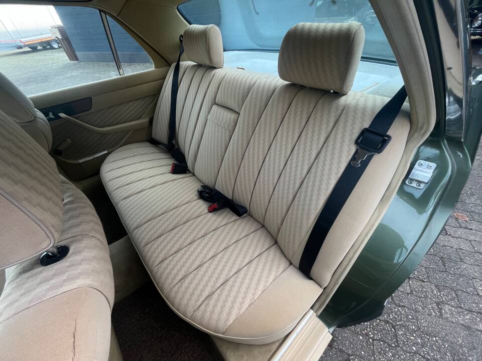 Bild 22/24 von Mercedes-Benz 280 SE (1982)
