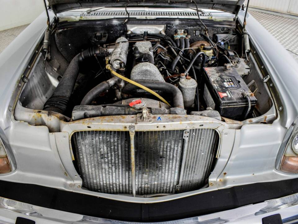Image 10/50 of Mercedes-Benz 240 D (1976)