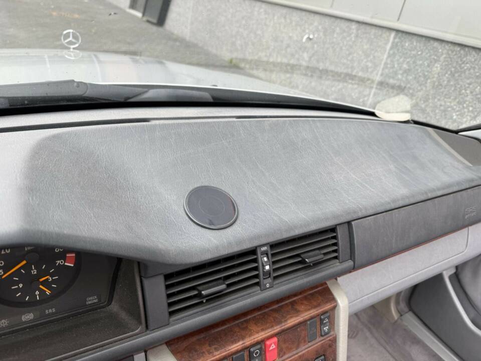 Bild 29/50 von Mercedes-Benz E 320 (1995)