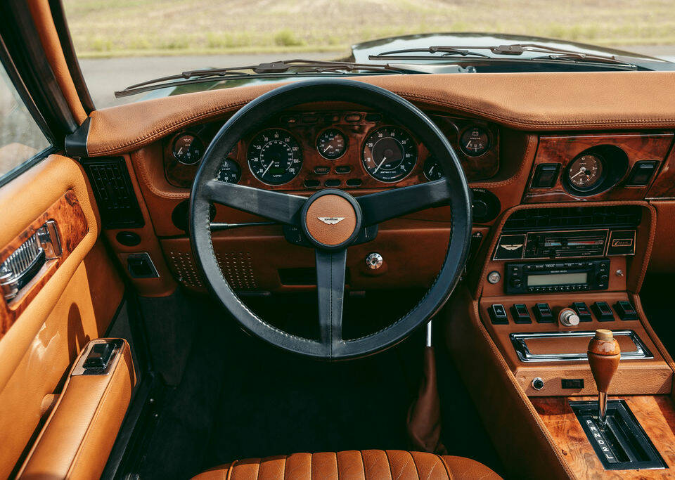 Immagine 10/15 di Aston Martin V8 Volante (1980)