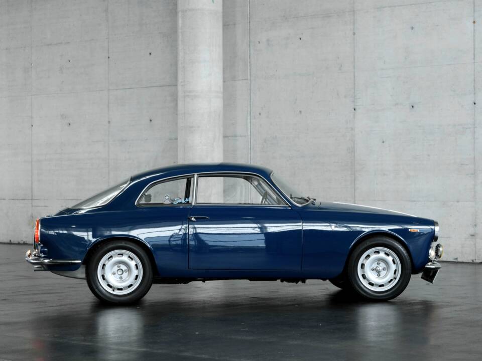 Image 14/50 de Alfa Romeo Giulia 1600 Sprint (1962)