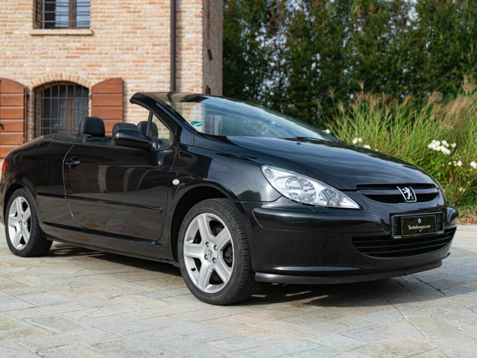 Bild 2/50 von Peugeot 307 CC 2.0i (2004)
