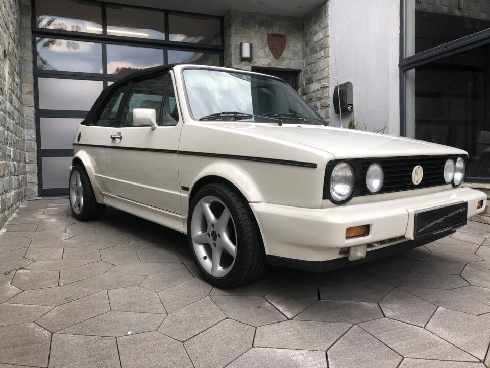 Immagine 6/22 di Volkswagen Golf Mk I Convertible 1.8 (1989)