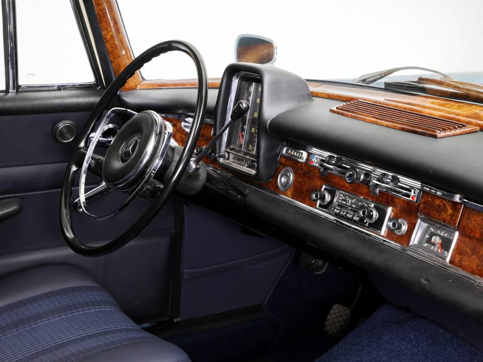 Bild 17/35 von Mercedes-Benz 230 S Universal (1968)