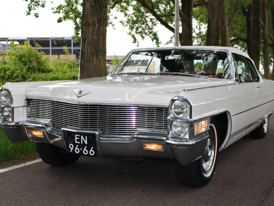 Image 9/28 of Cadillac DeVille Convertible (1965)