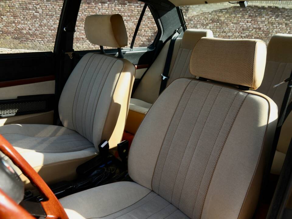 Bild 36/50 von Alfa Romeo Alfetta 2.0 (1984)