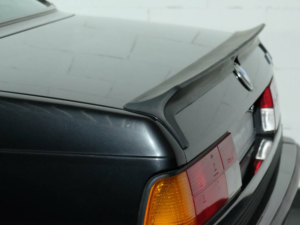 Image 24/35 of BMW M 635 CSi (1984)