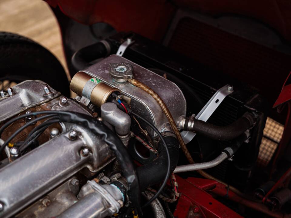 Image 40/46 of Jaguar E-Type (2+2) (1966)