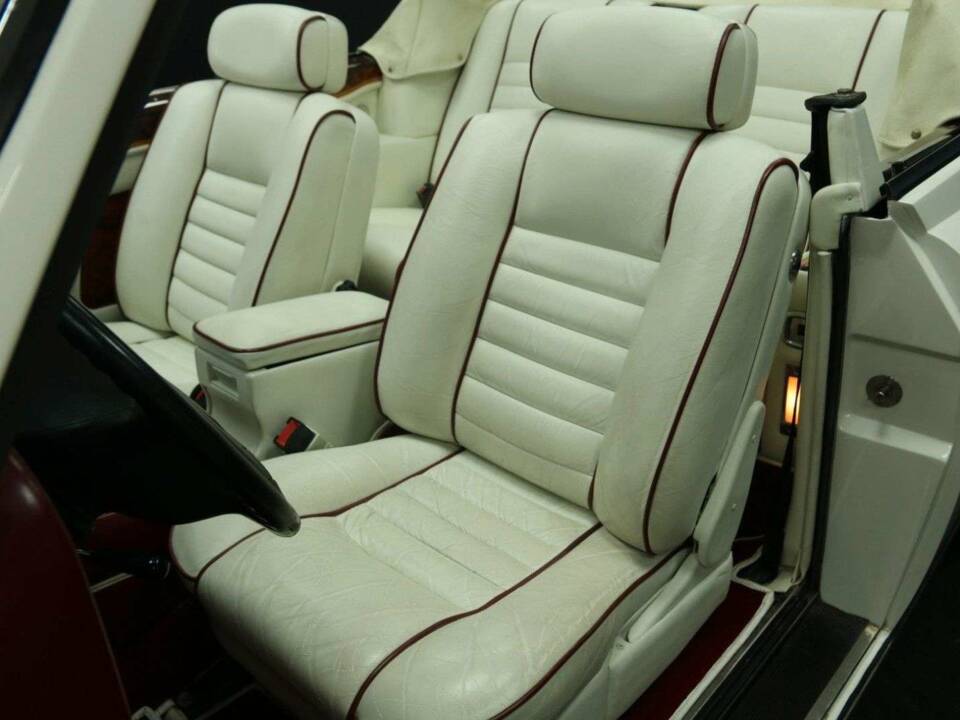 Image 12/50 of Rolls-Royce Corniche III (1991)