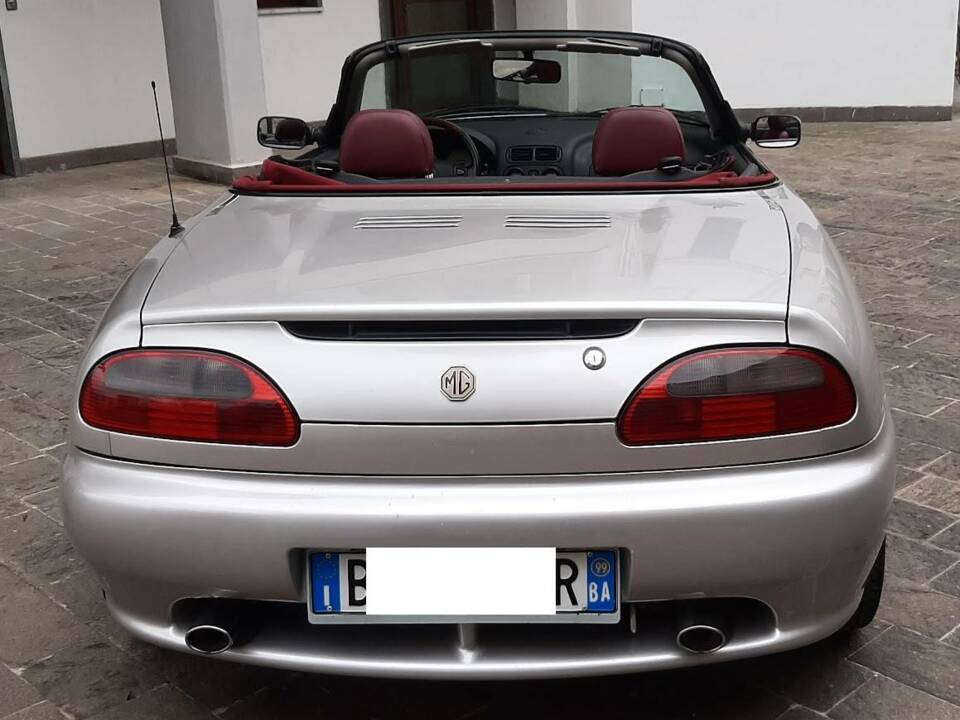 Immagine 6/50 di MG F 1.8i VVC 75 LE "75th Anniversary" (1999)