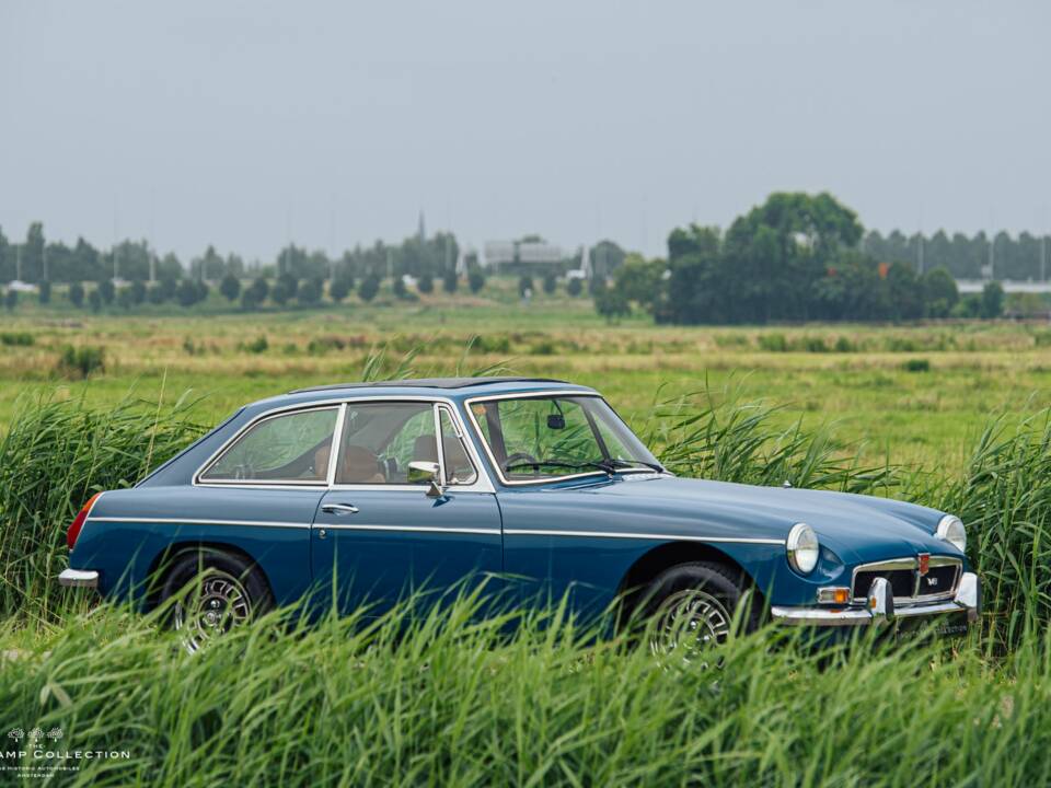 Image 36/40 of MG MGB GT V8 (1973)