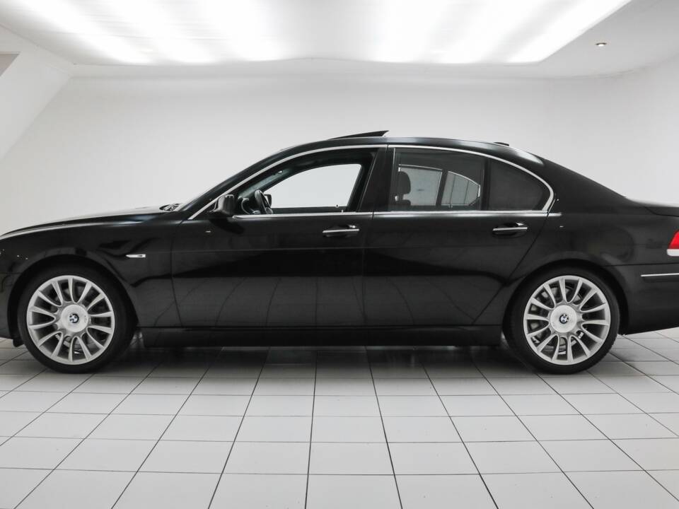 Bild 2/18 von BMW 760i (2005)