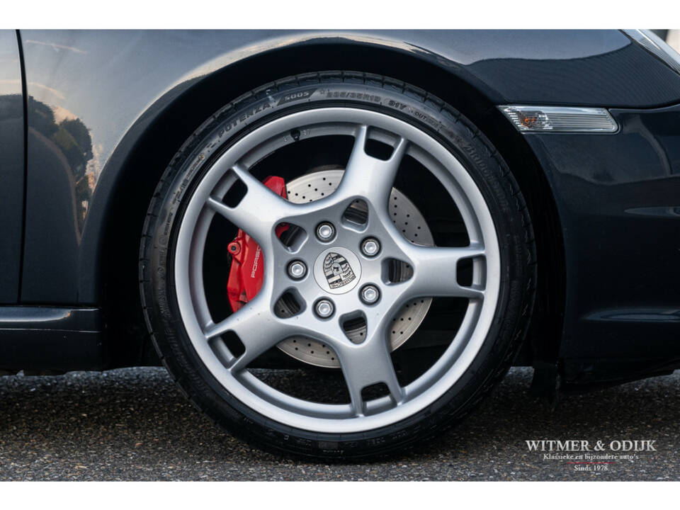 Image 32/34 of Porsche 911 Carrera S (2005)