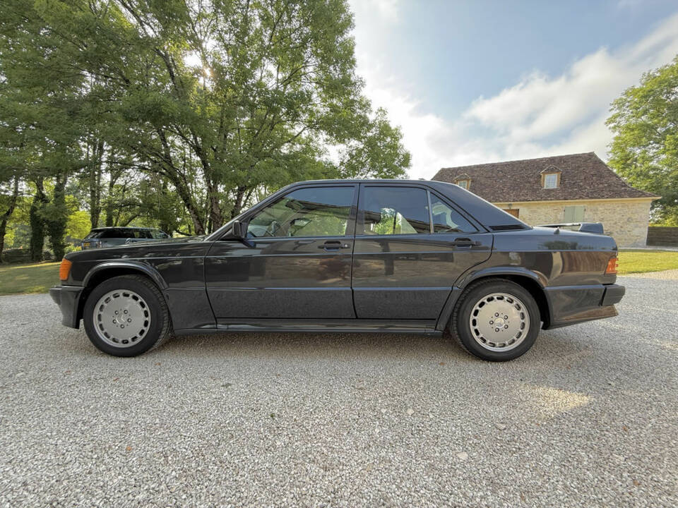 Image 5/8 of Mercedes-Benz 190 E 2.5-16 (1990)