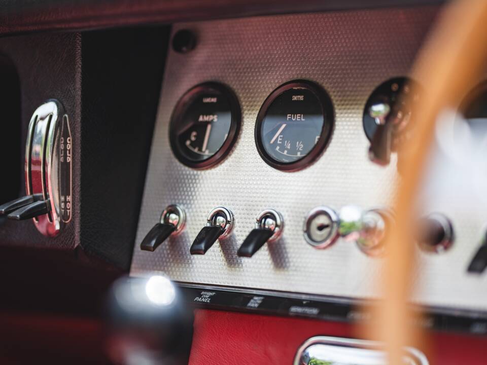 Image 43/50 of Jaguar Type E 3.8 (1963)