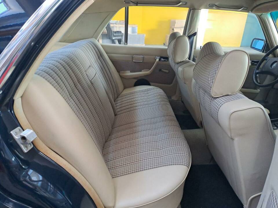 Bild 29/47 von Mercedes-Benz 280 SE (1976)