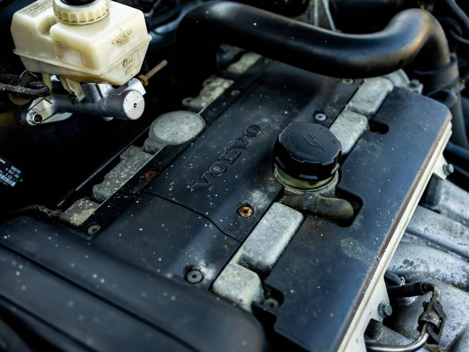 Image 45/48 of Volvo C70 2.0 T (2001)