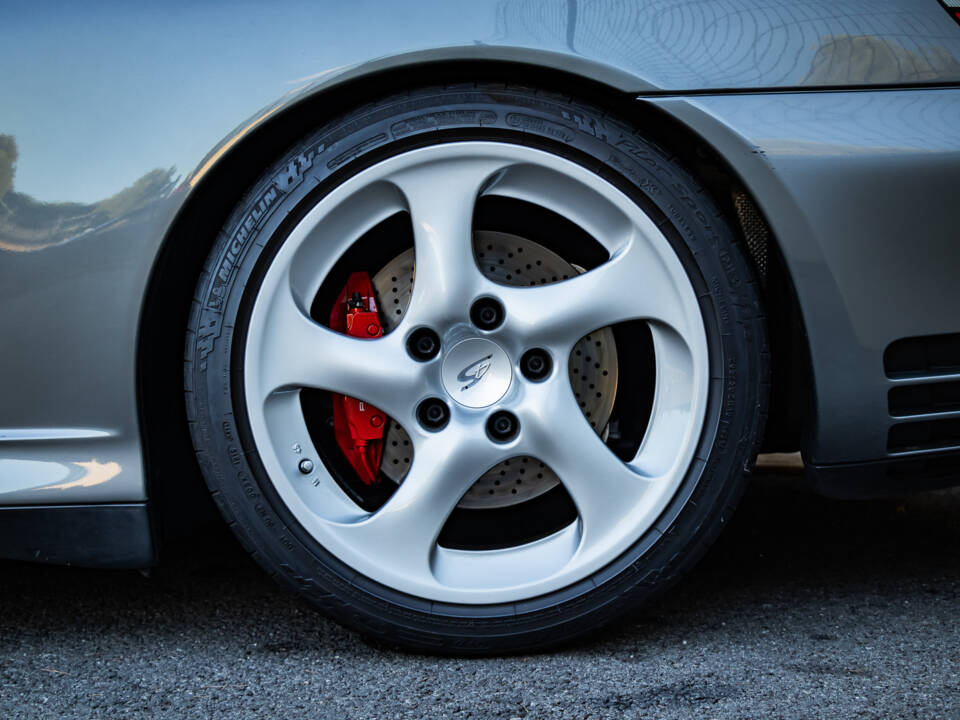 Afbeelding 13/50 van Porsche 911 Carrera 4S (2004)