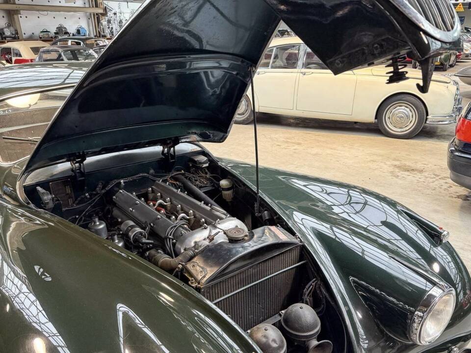 Image 15/28 of Jaguar XK 120 FHC (1953)