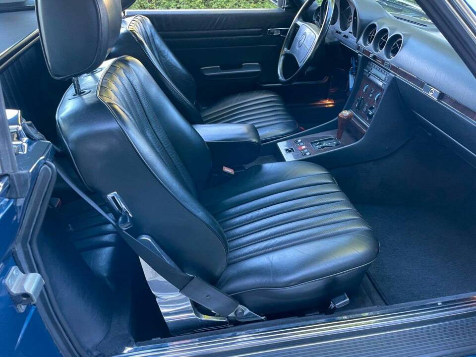 Image 17/19 of Mercedes-Benz 500 SL (1987)