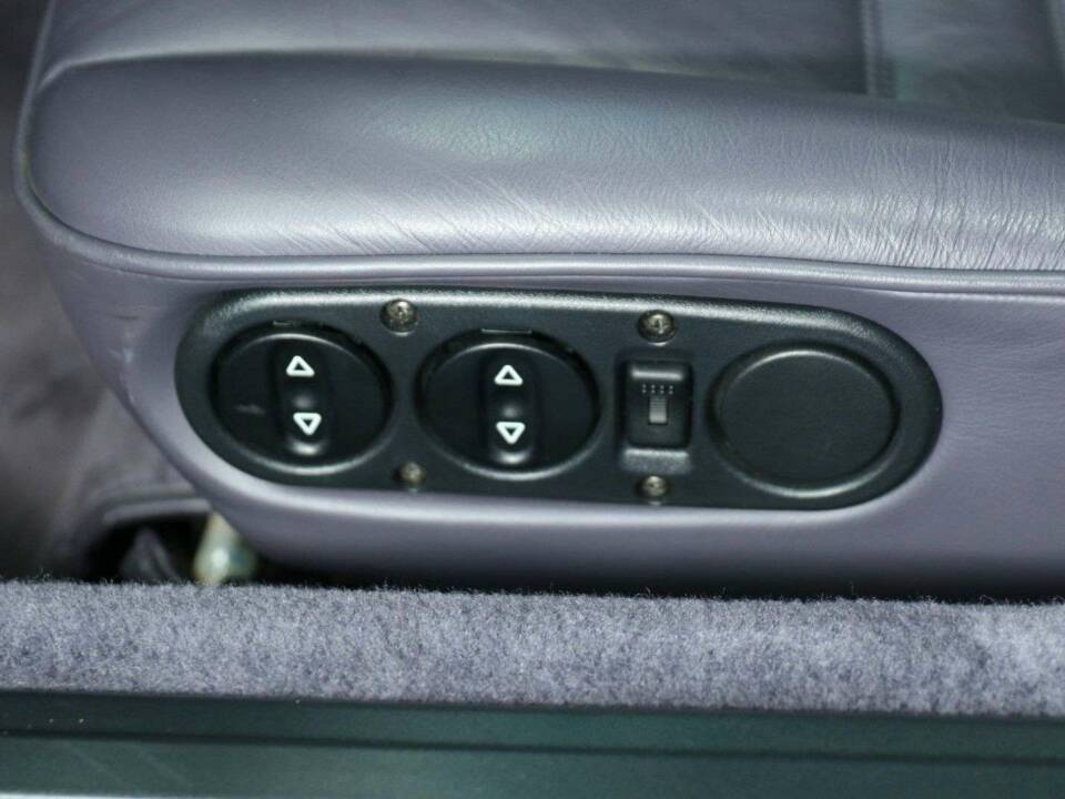 Immagine 13/50 di Porsche 911 Carrera 4 (1993)