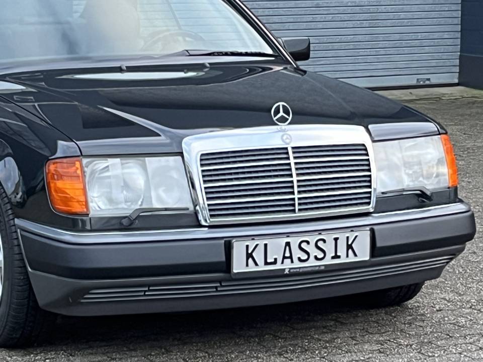 Imagen 6/68 de Mercedes-Benz 320 CE (1993)
